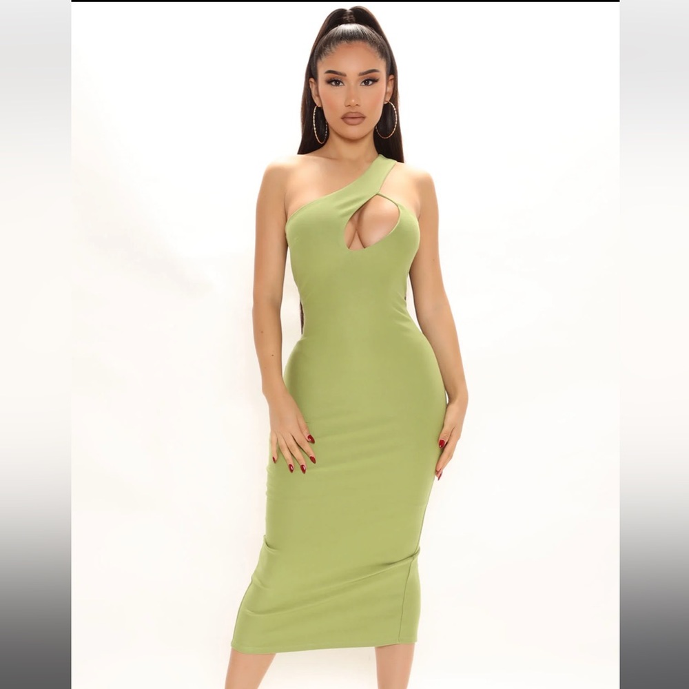 💚NWT Light Green Bodycon Midi Dress